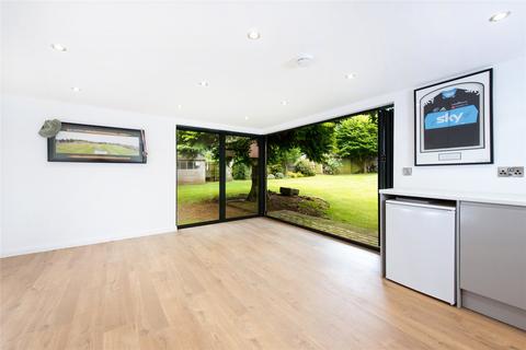 8 Bakers Lane, Shutlanger, Towcester, NN12 7RT