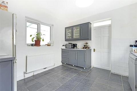 3 bedroom end of terrace house for sale, Worcester Road, London, E17