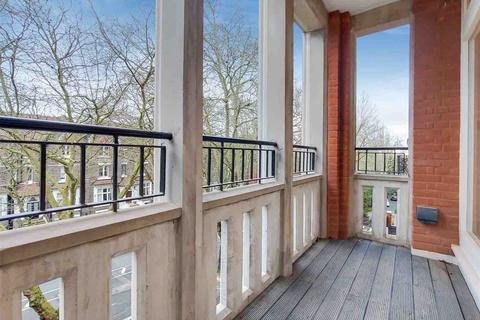 4 bedroom apartment to rent, Fitzjohns Avenue, London, NW3