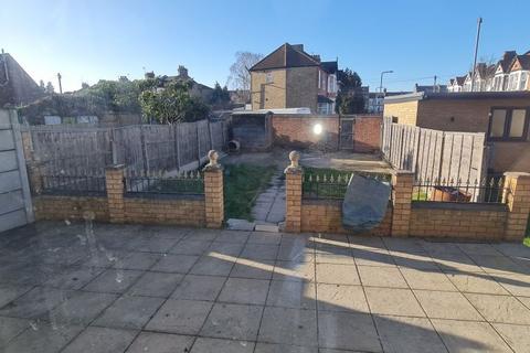 6 bedroom house share to rent - Audley Gardens, Ilford, IG3