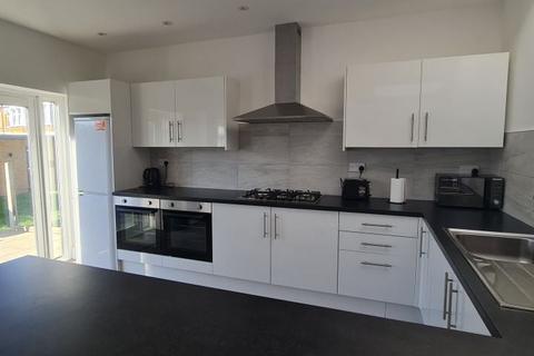 6 bedroom house share to rent, Audley Gardens, Ilford, IG3