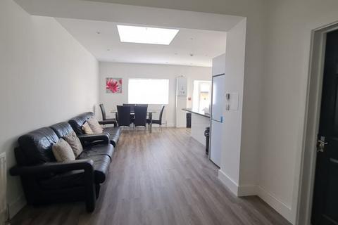 6 bedroom house share to rent, Audley Gardens, Ilford, IG3