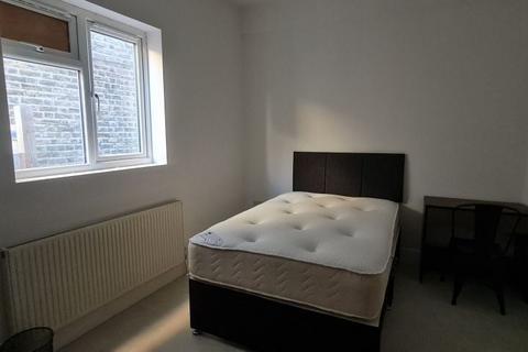 6 bedroom house share to rent, Audley Gardens, Ilford, IG3