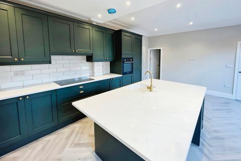 5 bedroom end of terrace house for sale - Money Ash Road, Altrincham, Greater Manchester, WA15