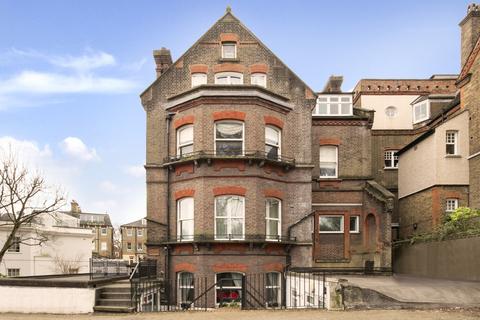 2 bedroom flat to rent, East Heath Road, Hampstead, London