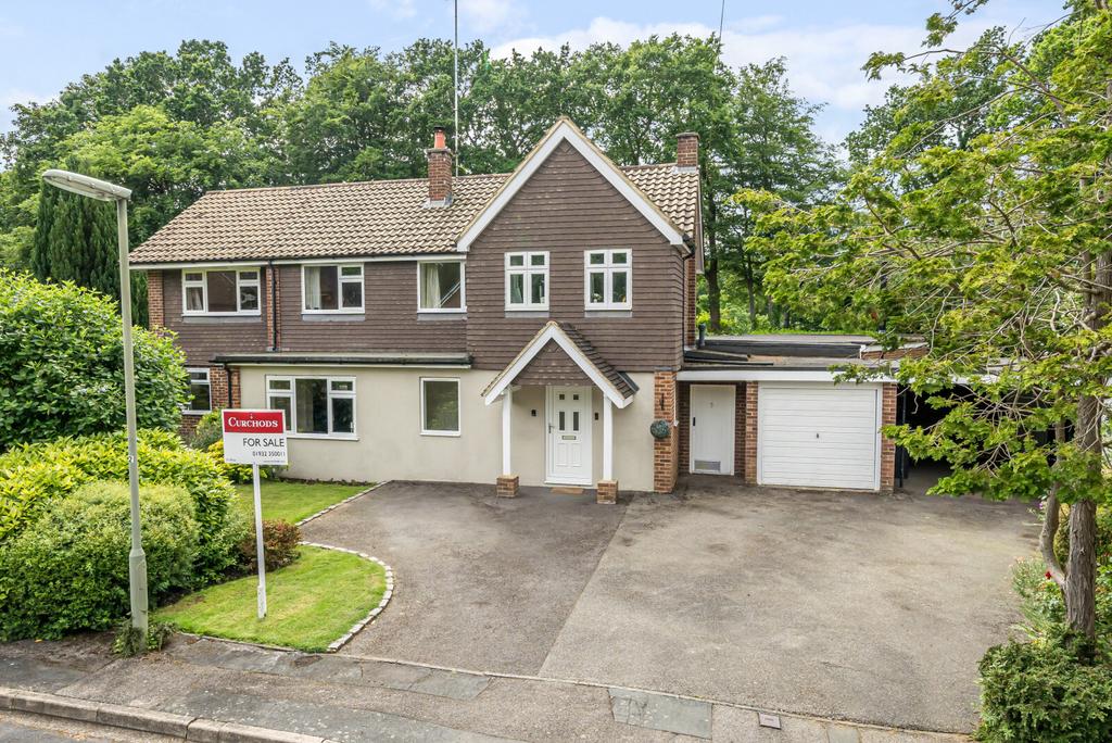 Dartnell Place, West Byfleet, KT14 4 bed detached house £1,100,000