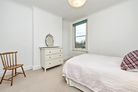 3 bedroom flat for sale, Bathurst Gardens, London, NW10