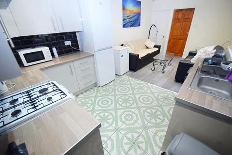 6 bedroom house share to rent, Ashford Street, Stoke-On-Trent ST4