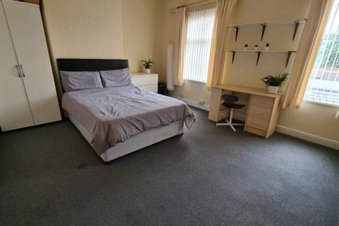 5 bedroom terraced house to rent, Boughey Road, Stoke-On-Trent ST4