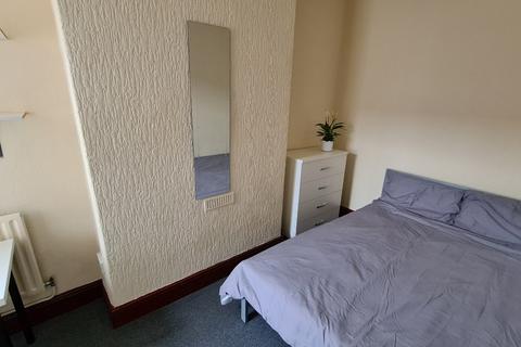 5 bedroom terraced house to rent, Boughey Road, Stoke-On-Trent ST4