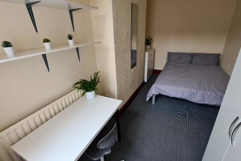 5 bedroom terraced house to rent, Boughey Road, Stoke-On-Trent ST4