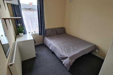 5 bedroom terraced house to rent, Boughey Road, Stoke-On-Trent ST4