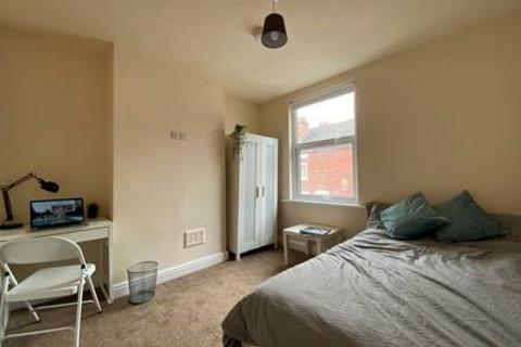 3 bedroom house share to rent, Darnley Street, Stoke-On-Trent ST4