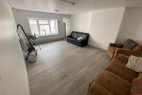 5 bedroom flat to rent, Hill Street, Stoke-On-Trent ST4