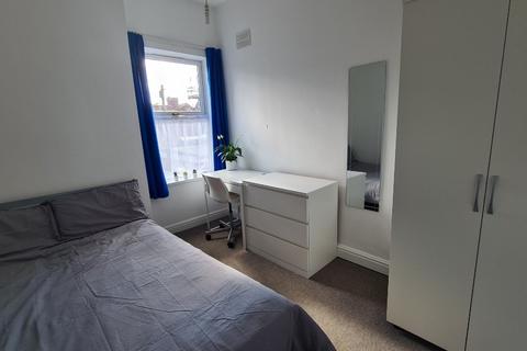 5 bedroom terraced house to rent, Seaford Street, Stoke-On-Trent ST4