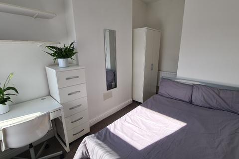 5 bedroom terraced house to rent, Seaford Street, Stoke-On-Trent ST4