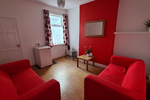 5 bedroom terraced house to rent, Seaford Street, Stoke-On-Trent ST4
