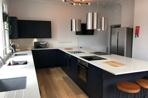 16 bedroom flat to rent, Winton Square, Stoke-On-Trent ST4