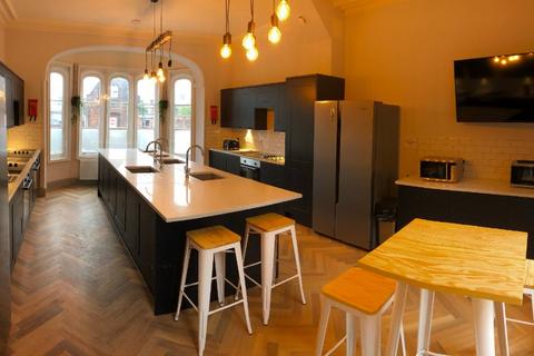 14 bedroom flat to rent, Winton Square, Stoke-On-Trent ST4