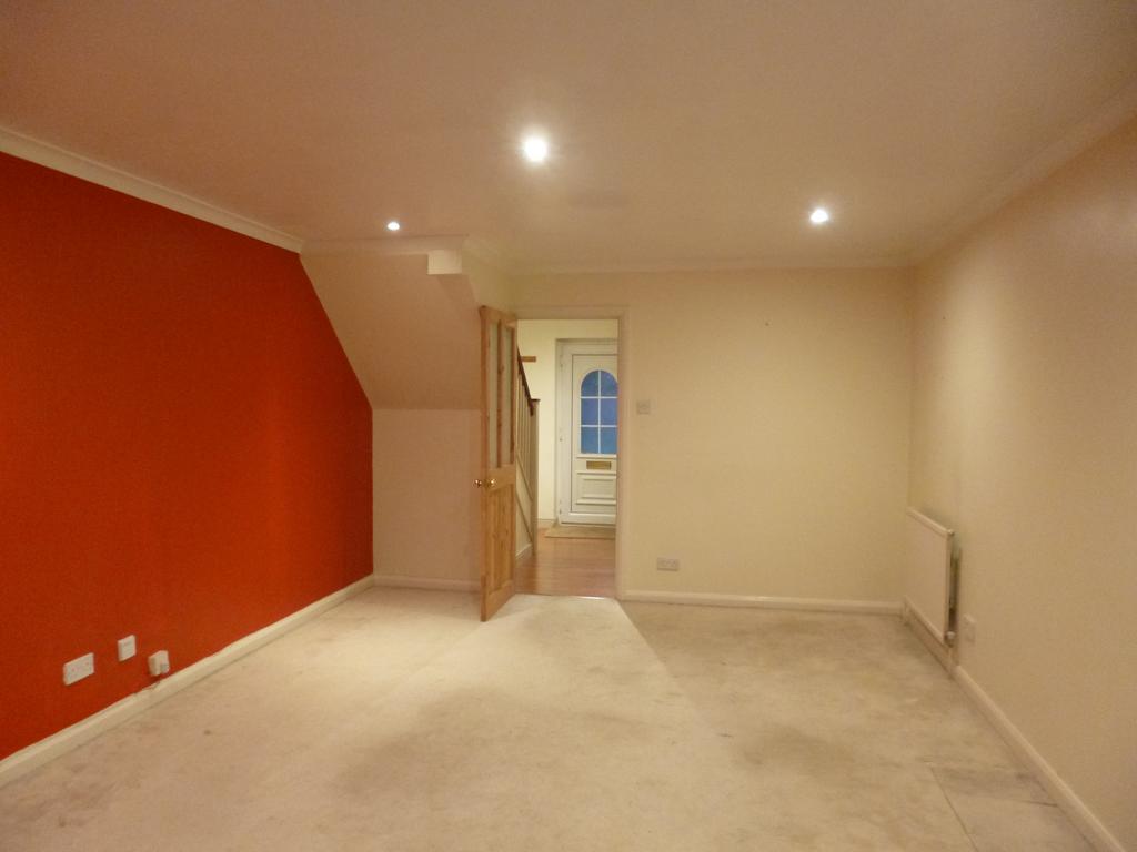 The Pastures, Watford, WD19 2 bed terraced house - £1,500 pcm (£346 pw)