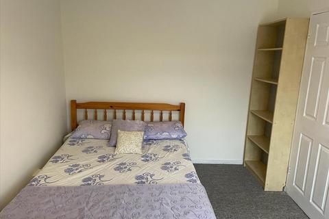 2 bedroom flat to rent, Frensham Drive, Putney Vale, SW15