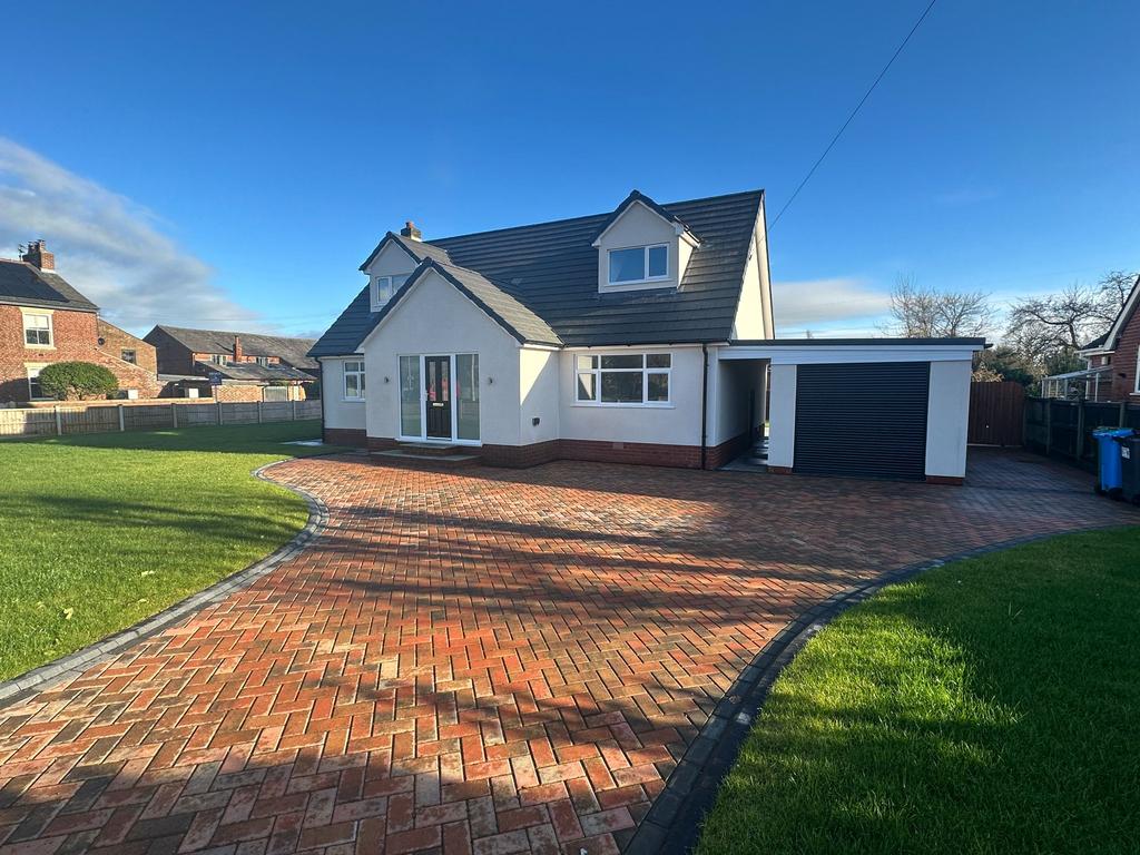 Northwood, Kirkham Road, Freckleton, PR4 4 bed detached house £575,000