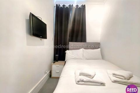 3 bedroom flat to rent, Claremont Road, Westcliff On Sea