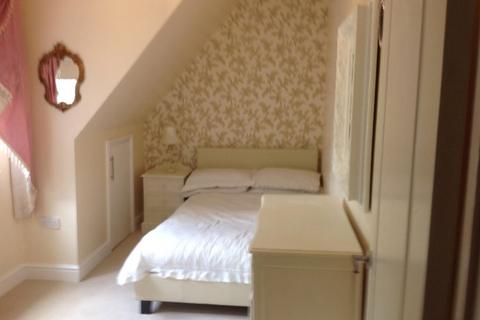 2 bedroom house share to rent, Langlands Rise