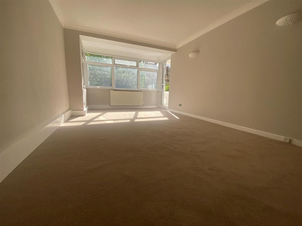 Eaton Gardens, Hove, East Sussex 2 bed ground floor flat for sale £