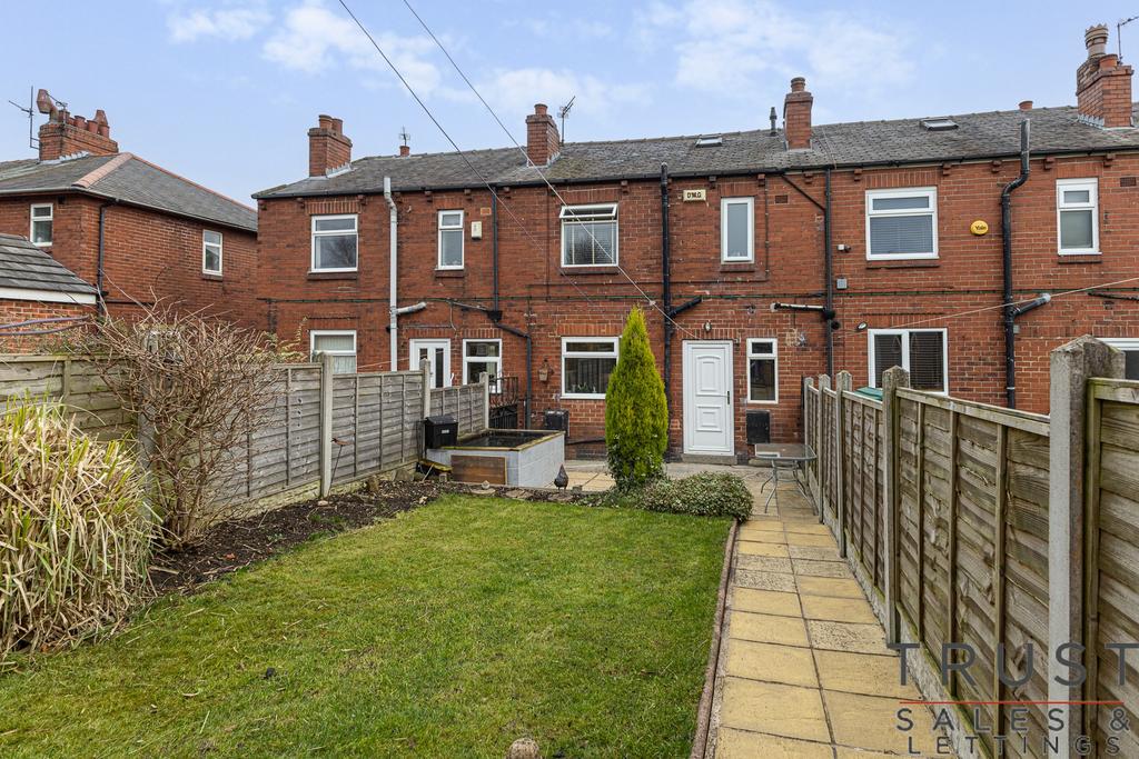 Hanging Heaton, Batley WF17 3 bed terraced house for sale £175,000