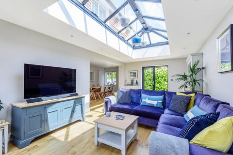 1 Salix Close, Fetcham, Leatherhead, KT22 9NW