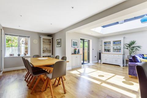1 Salix Close, Fetcham, Leatherhead, KT22 9NW