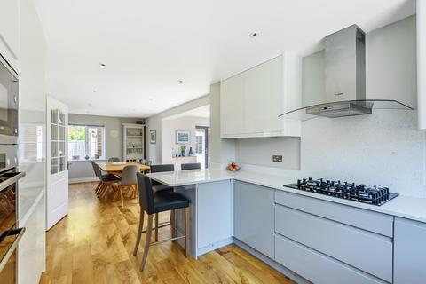 1 Salix Close, Fetcham, Leatherhead, KT22 9NW