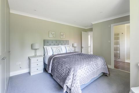 1 Salix Close, Fetcham, Leatherhead, KT22 9NW