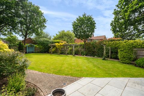 1 Salix Close, Fetcham, Leatherhead, KT22 9NW