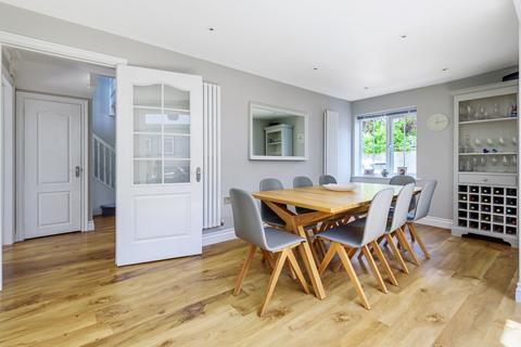 1 Salix Close, Fetcham, Leatherhead, KT22 9NW