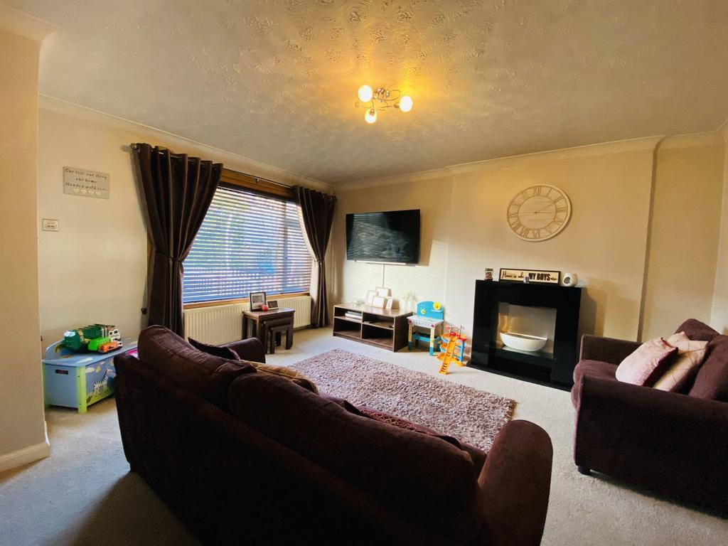 15 Mc Leod Court, Heathall, Dumfries, DG1 3 RT - Bra