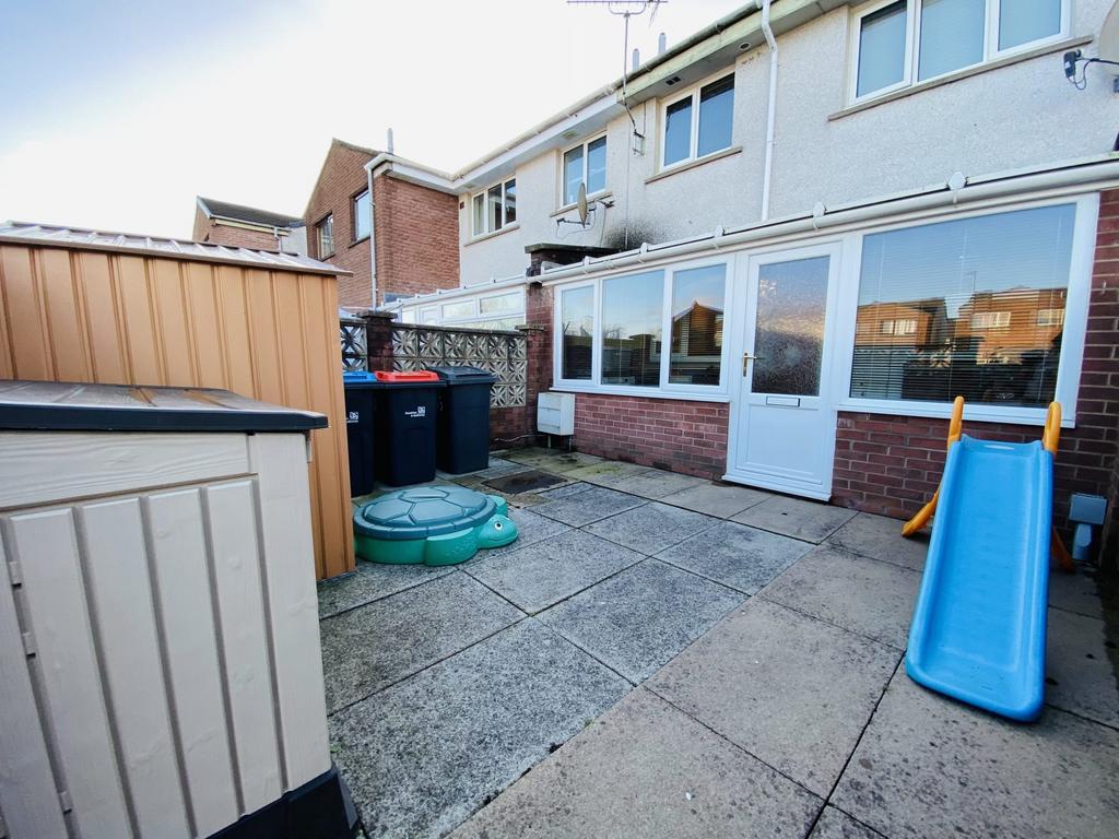 15 Mc Leod Court, Heathall, Dumfries, DG1 3 RT - Bra