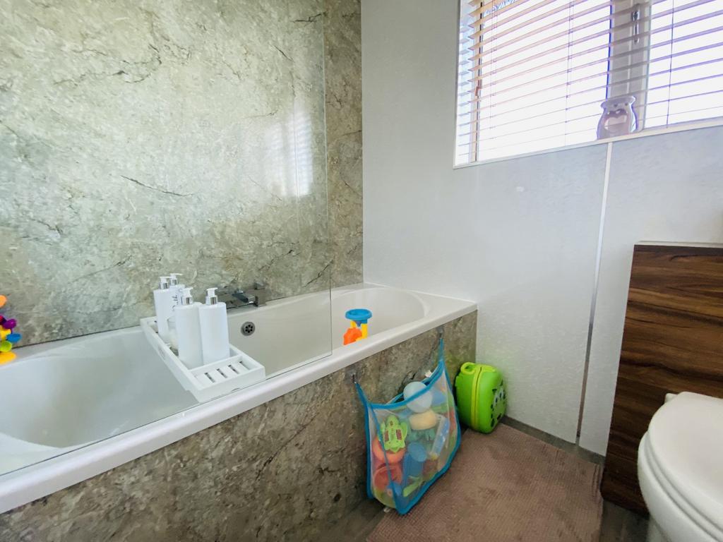 15 Mc Leod Court, Heathall, Dumfries, DG1 3 RT - Bra