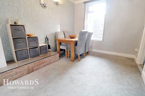 3 bedroom terraced house for sale - Churchill Road, Great Yarmouth