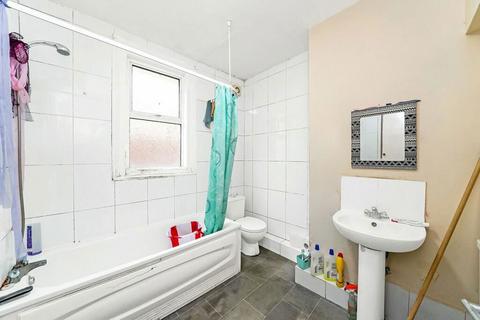 2 bedroom flat for sale, Lea Bridge Road, London, ., E10 7LN