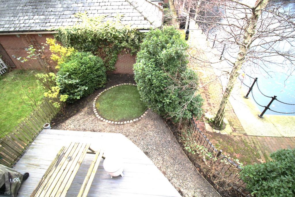 Merchants Quay, Salford Quays... 4 bed townhouse for sale £575,000