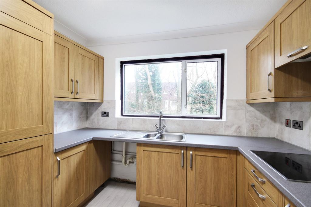 Manor Forstal, New Ash Green, Longfield, Kent, DA3 3 bed terraced house