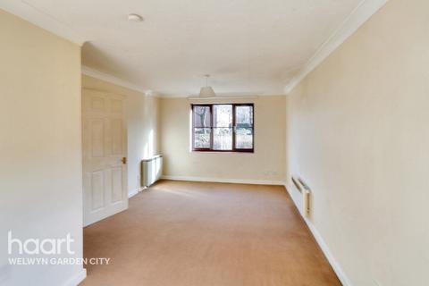 2 bedroom flat for sale, Tempsford, Welwyn Garden City