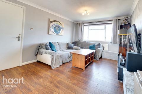 2 bedroom flat for sale, Lennox Close, Romford