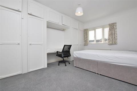 4 bedroom detached house to rent - Beckingham Road, Guildford, Surrey, GU2