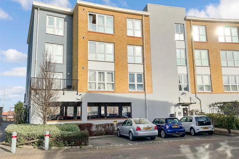 2 bedroom apartment for sale, Admirals Way, Gravesend, Kent