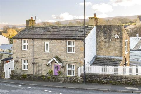 3 bedroom detached house for sale - Main Street, Addingham, Ilkley, West Yorkshire, LS29