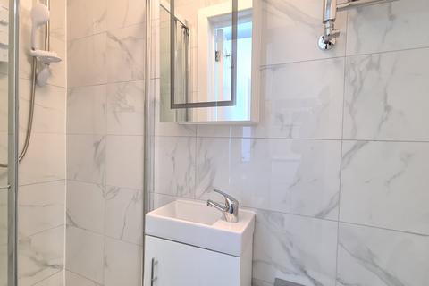 Studio to rent, Clare Road, Hounslow, TW4 7AT