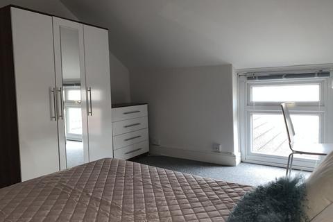 1 bedroom in a house share to rent, Gwydr Cres, Swansea